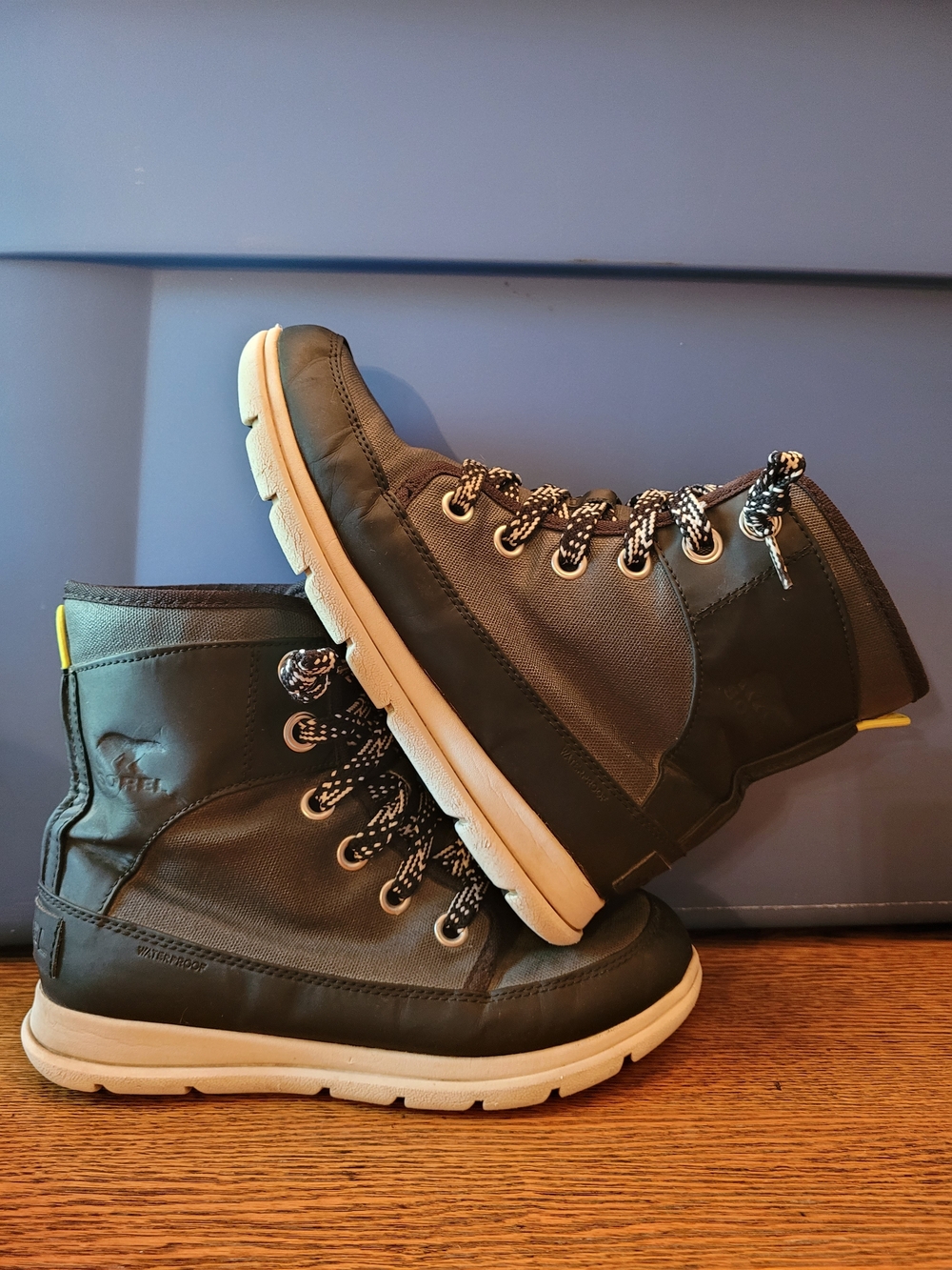 SOREL Explorer 1964 Waterproof Lace-Up Ankle Boots in Black And Gray 7.5